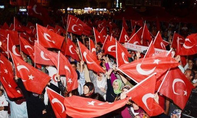 Turan Demokrasi Nöbetinde Çorba Dağıttı