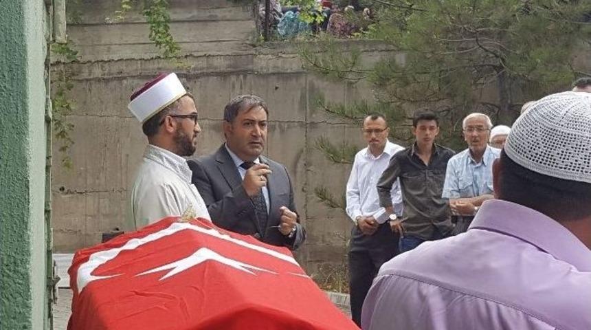 G&ouml;revi Başında İntihar Eden Komiser Toprağa Verildi