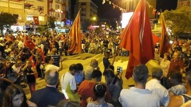 Burhaniyeliler Demokrasi Nöbetine Devam Ediyor