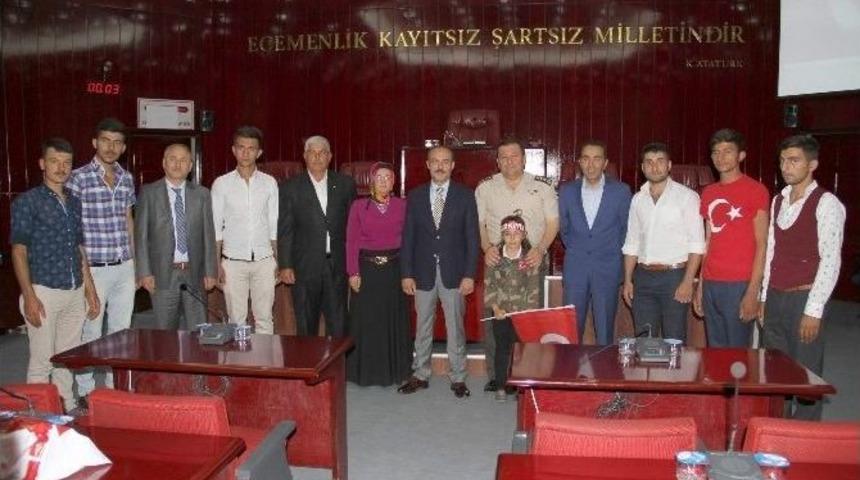 Hacıilyas Köylülerinden Demokrasiya Sahip Çıkan Yozgat’ta Kurum Temsilcilerine Plaket