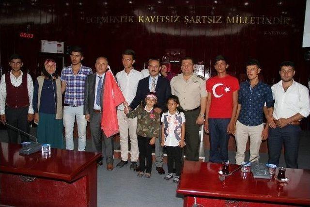 Hacıilyas Köylülerinden Demokrasiya Sahip Çıkan Yozgat’ta Kurum Temsilcilerine Plaket