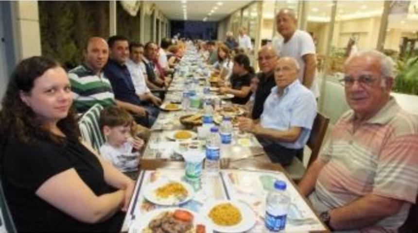 Edremit&rsquo;te Dayanışma Yemeğinde Eğlence B&ouml;l&uuml;m&uuml; Kaldırıldı