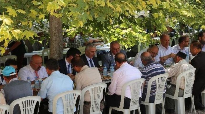 Vali Kam&ccedil;ı, Şehitlerimizin Mevlidine Katıldı