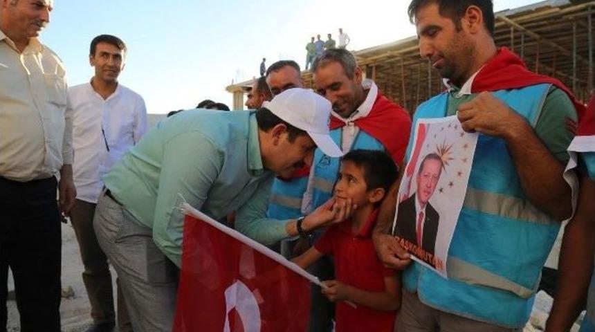 Belediye Başkanı Mehmet Ekinci G&uuml;nd&uuml;z Sahada Gece N&ouml;bette