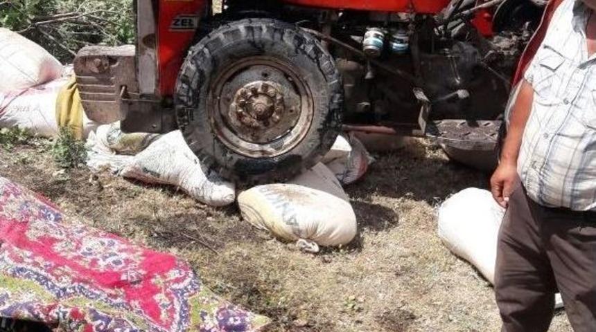 &Ccedil;orum&rsquo;da Trakt&ouml;r Devrildi : 1 &Ouml;l&uuml;, 2 Yaralı