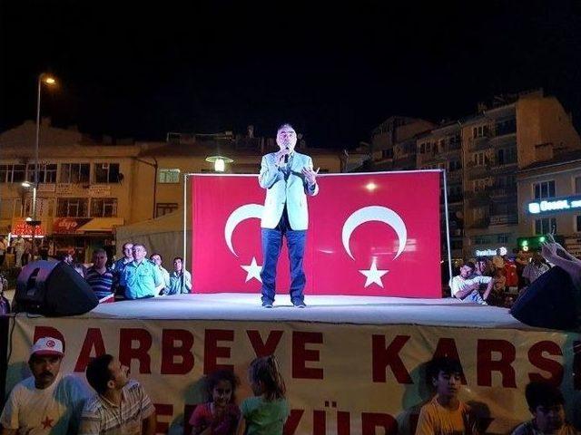 Develi’de Demokrasi Nöbeti Devam Ediyor