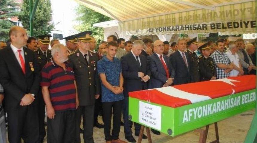 Kıbrıs Barış Harekatı Gazisi Kadir K&uuml;&ccedil;&uuml;kışılak Son Yolculuğuna Uğurlandı