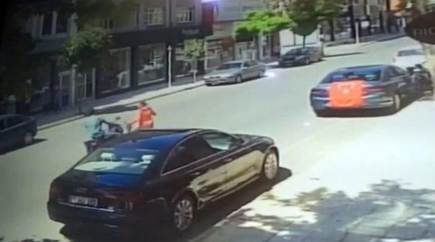 Motosiklet Yayaya &Ccedil;arptı