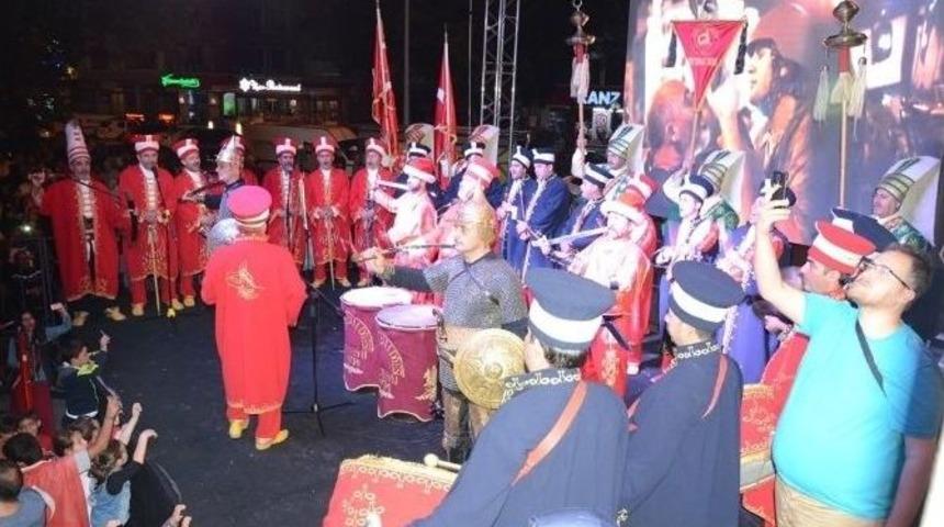 Demokrasi Nöbetine Mehteran Desteği