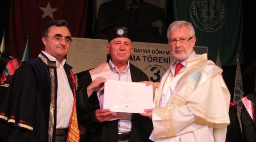 65 Yaşında &Uuml;niversiteden Mezun Oldu