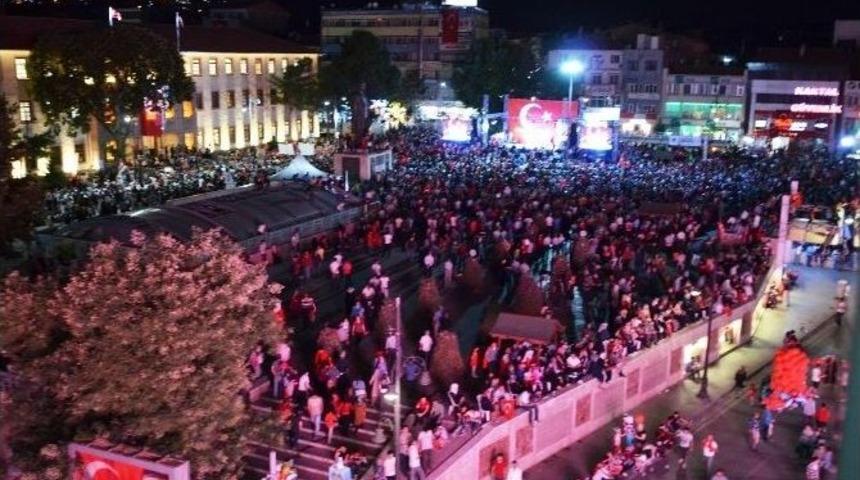 Malatya &lsquo;milli İrade&rsquo; N&ouml;betinde Meydanı Boş Bırakmıyor