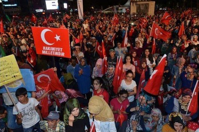 Malatya ‘milli İrade’ Nöbetinde Meydanı Boş Bırakmıyor