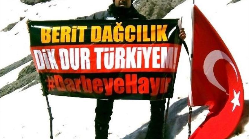 Dağcılar Darbecileri Erciyes&rsquo;in Zirvesinden Lanetledi