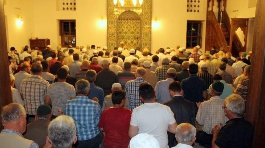 Demokrasi Şehitleri İ&ccedil;in Mevlit