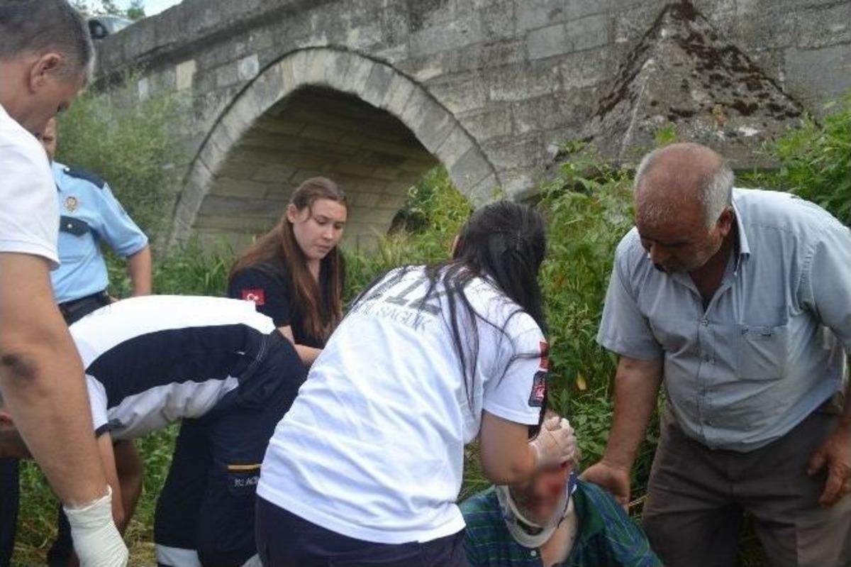 Tarihi K&ouml;pr&uuml;den D&uuml;şen Şahıs Kurtarıldı