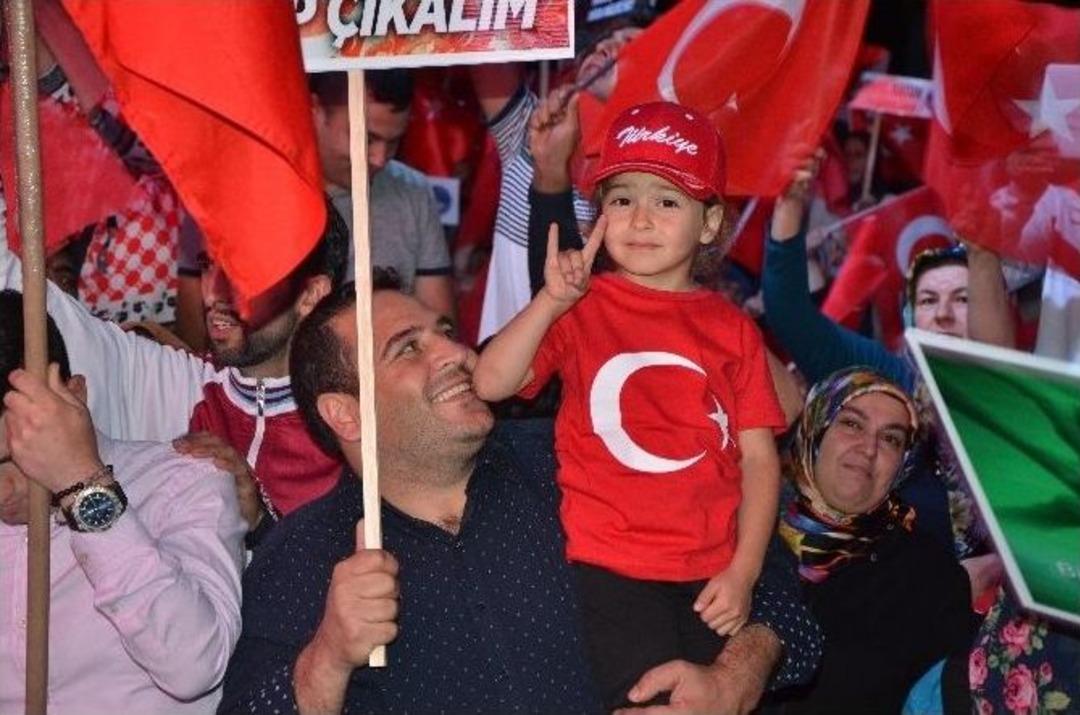 Eskişehir Darbe Girişiminin 7. Gecesinde N&ouml;bete Devam Ediyor