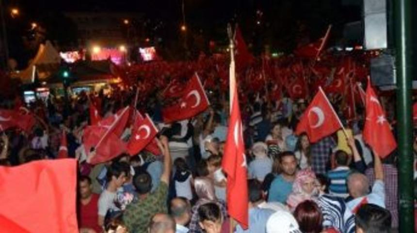 On Binlerce Bursalı Fomara Meydanı&rsquo;nı Doldurdu