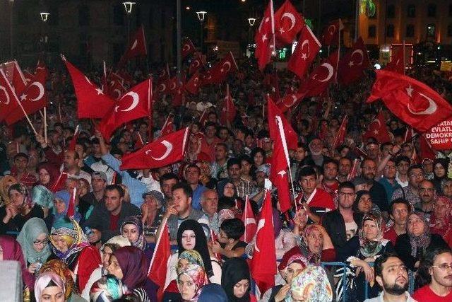 Konya’da Demokrasi Nöbeti Devam Ediyor