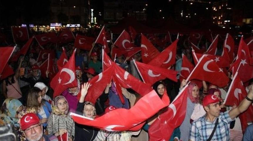 &Ccedil;anakkale&rsquo;de Demokrasi N&ouml;beti Devam Ediyor