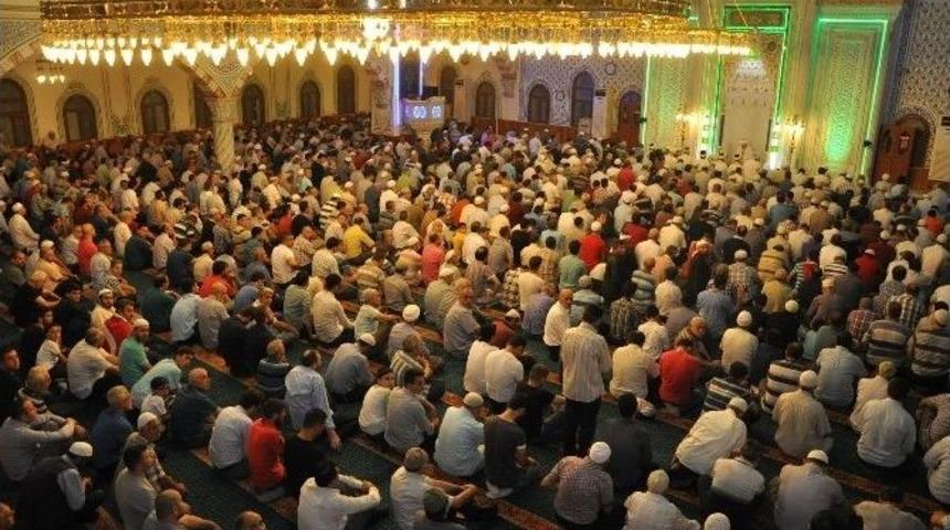 Sultangazi Belediyesi Ve Sultangazi M&uuml;ft&uuml;l&uuml;ğ&uuml; Şehitler İ&ccedil;in Mevlit Okuttu