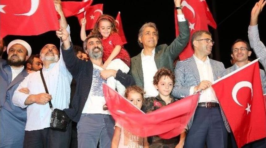 Y&uuml;z Binler Boğazi&ccedil;i K&ouml;pr&uuml;s&uuml;&rsquo;ne Demokrasi İ&ccedil;in Y&uuml;r&uuml;d&uuml;