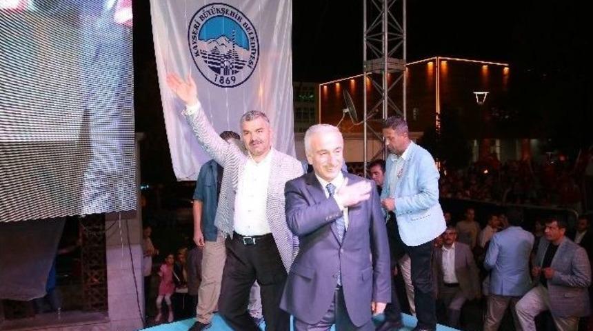 Vali Kam&ccedil;ı, Demokrasi N&ouml;betinin Yedinci G&uuml;n&uuml;nde Yine Meydanda