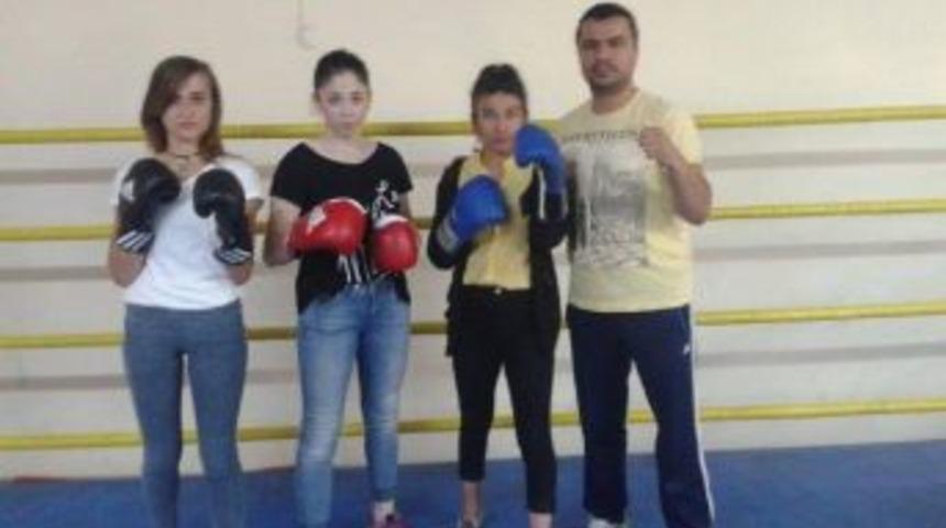 Nevşehir&rsquo;de 2 Bayan Boks&ouml;r Milli Takım Kampına &Ccedil;ağrıldı