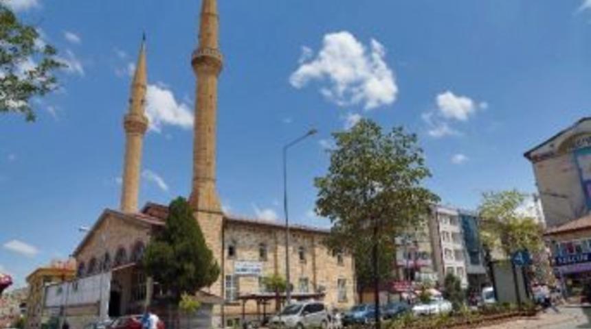 Meteris Meydanı &Ccedil;i&ccedil;eklere Bezenecek