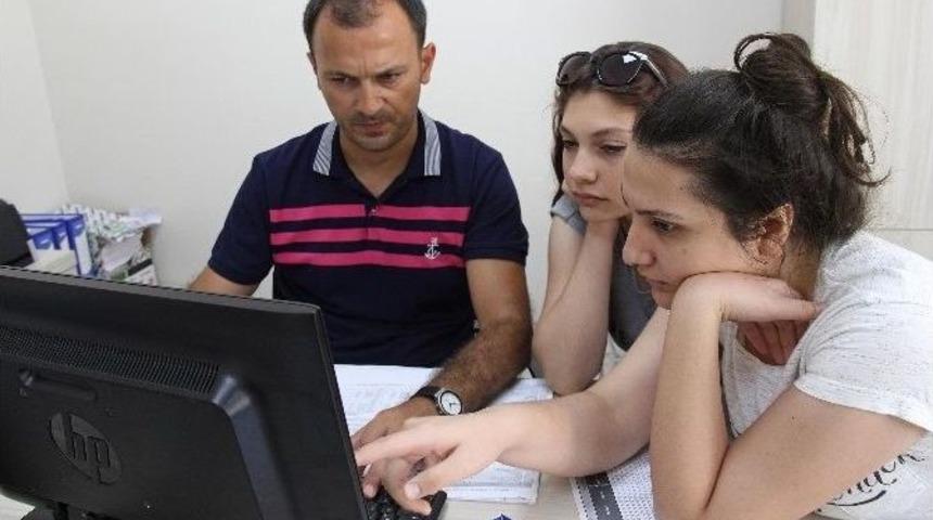 Buca&rsquo;da &Uuml;niversite Tercih G&uuml;nleri Devam Ediyor