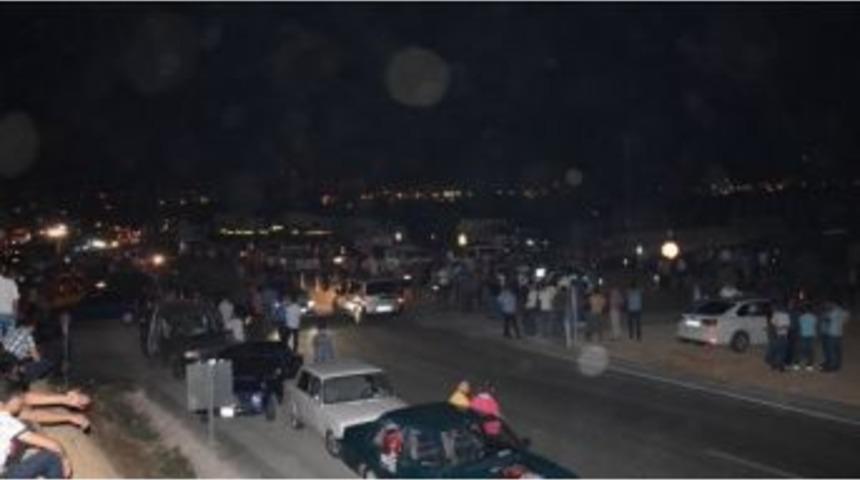 S&ouml;ylenti Halkı Kışlaların &Ouml;n&uuml;ne Yığdı