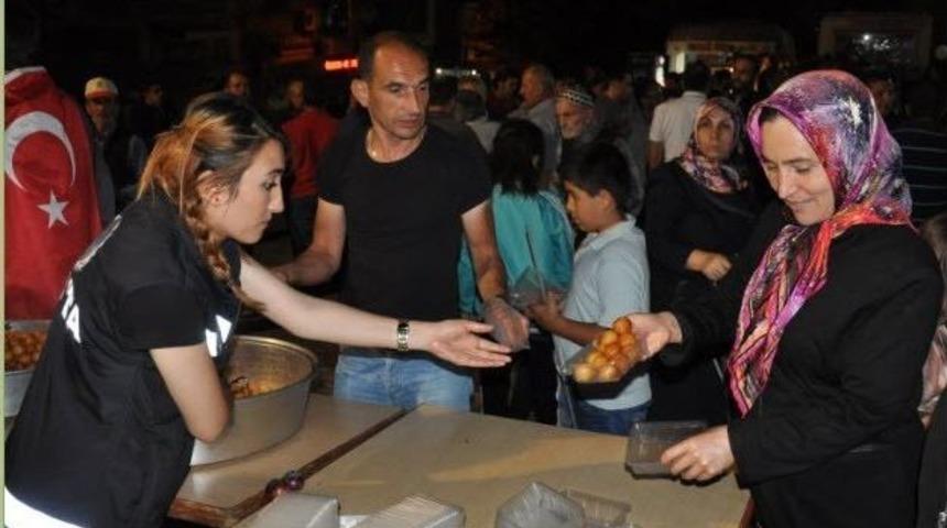 Demokrasi N&ouml;betinde Lokma İkramı