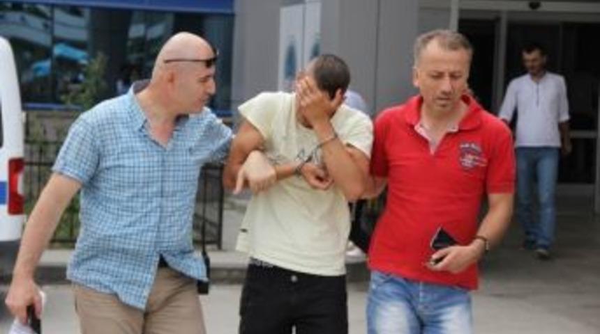 Birlikte İ&ccedil;ki İ&ccedil;tiği Arkadaşını Bı&ccedil;akladı