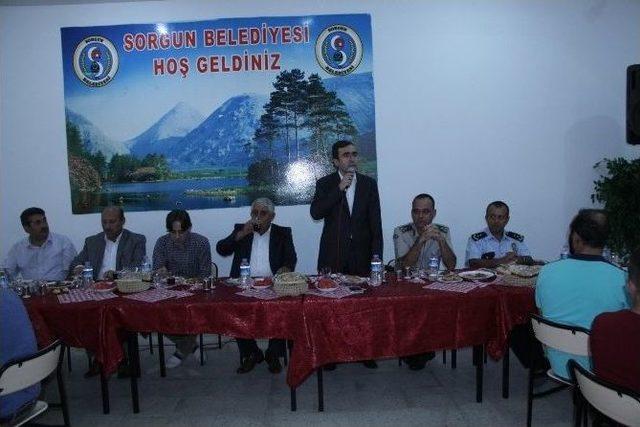 Sorgun Belediye Başkanı Ahmet Şimşek, Demokrasi Mücadelesine Katılanlara Yemek İkramında Bulundu
