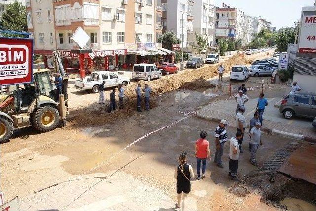 Patlayan Doğal Gaz Borusu Paniğe Neden Oldu