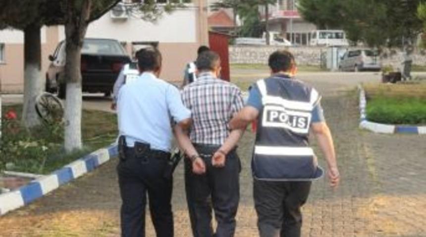 2 Yurt M&uuml;d&uuml;r&uuml; Tutuklandı