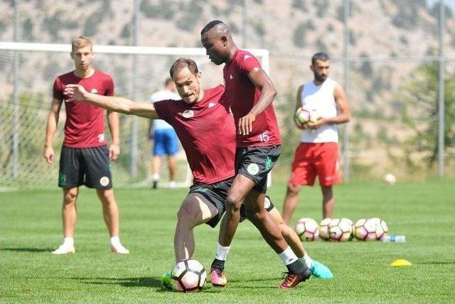 Alanyaspor’un Davraz Kampı Devam Ediyor