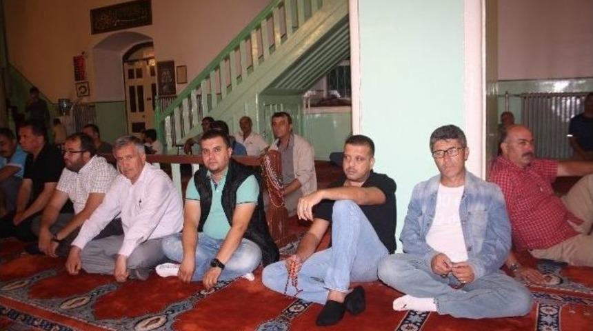 &Uuml;lk&uuml;c&uuml;lerden Darbe Şehitlerine Mevlid&rsquo;i Şerif