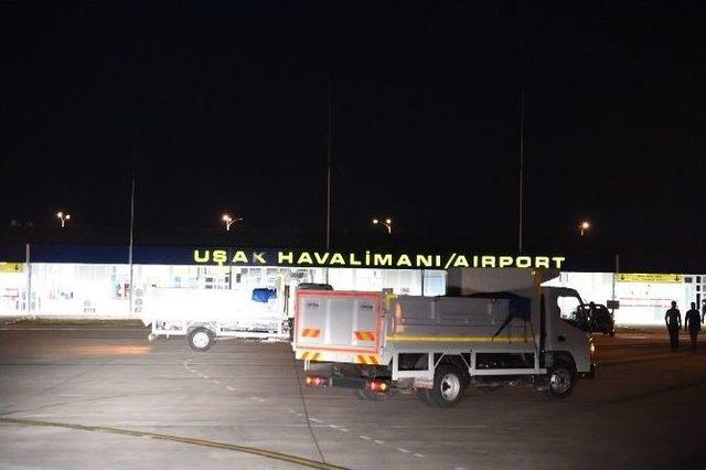 Uşak Belediyesi Araçları Havalimanını İnişlere Kapattı