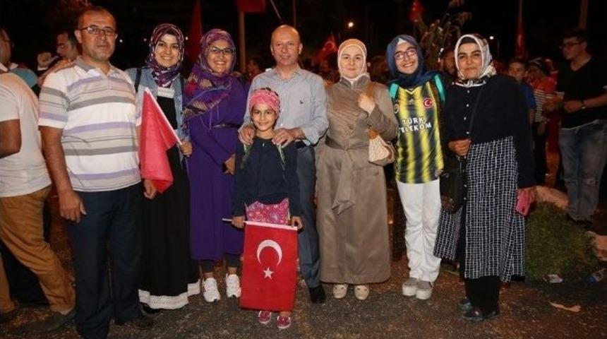 Başkan &Ccedil;olakbayrakdar, "s&ouml;z Konusu Vatan İse, Gerisi Teferruattır"