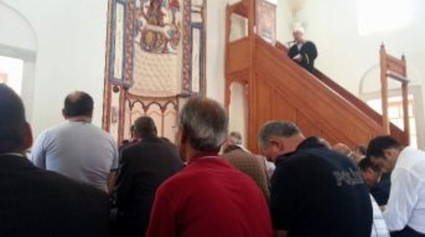 Cuma Hutbesinde &ldquo;g&uuml;n, Millet&ccedil;e Kenetlenme Ve Geleceğimizi İnşa Etme G&uuml;n&uuml;d&uuml;r&rdquo; Vurgusu