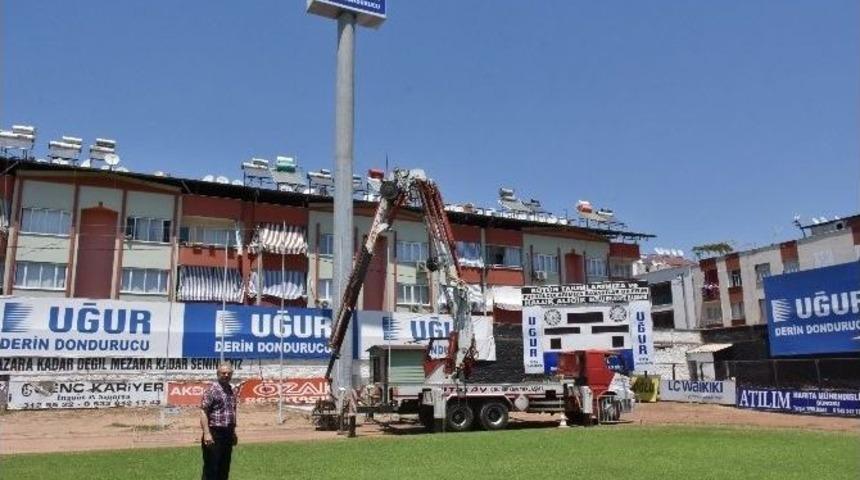 Başkan Alıcık, Stattaki Baz İstasyonunu Kaldırttı