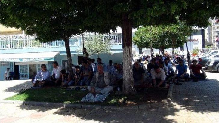 Vatandaş Cuma Namazında Demokrasi Şehitleri İçin Dua Etti G2