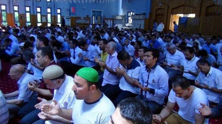 Vatandaş Cuma Namazında Demokrasi Şehitleri İçin Dua Etti G5