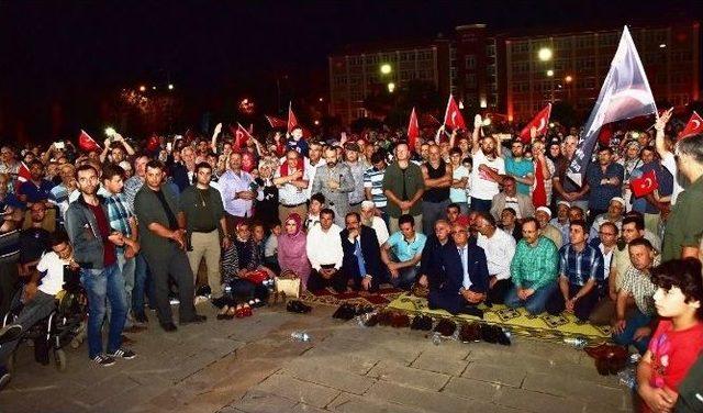 Samsun, İlçeleriyle Beraber Demokrasi Nöbetinde