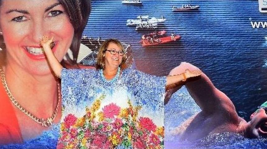 (&ouml;zel Haber) Avustralyalı Y&uuml;z&uuml;c&uuml;den T&uuml;rk Halkına &Ouml;vg&uuml;