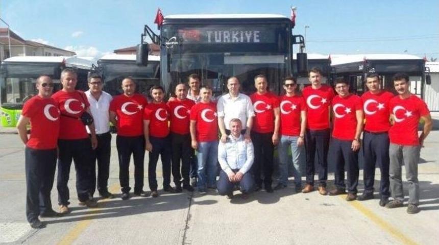 Ulaşımpark&rsquo;ın Şof&ouml;rleri T&uuml;rk Bayrağı Tiş&ouml;rtleriyle Yollarda