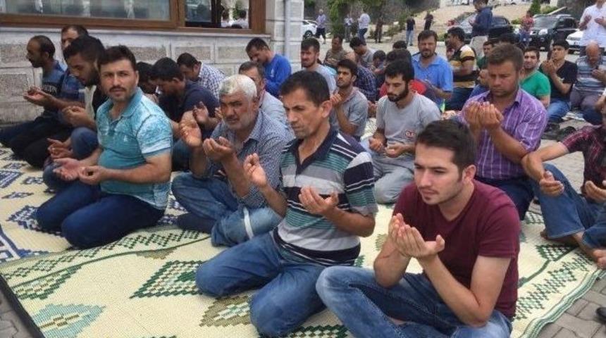 Osmaniye&rsquo;de Darbe Şehitleri İ&ccedil;in Mevlit Okutuldu