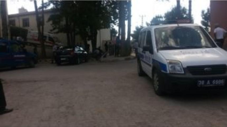 &Ccedil;ocukların Kavgasına Aileler Karıştı: 2 &Ouml;l&uuml;