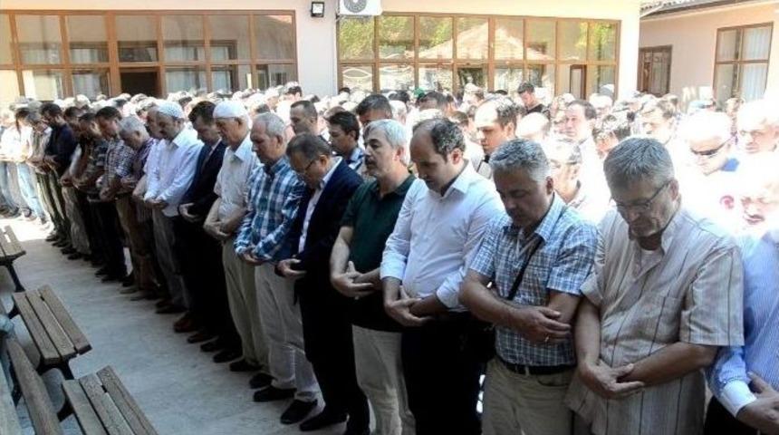 Balıkesir&rsquo;de Şehitler İ&ccedil;in Gıyabi Cenaze Namazı Kılındı