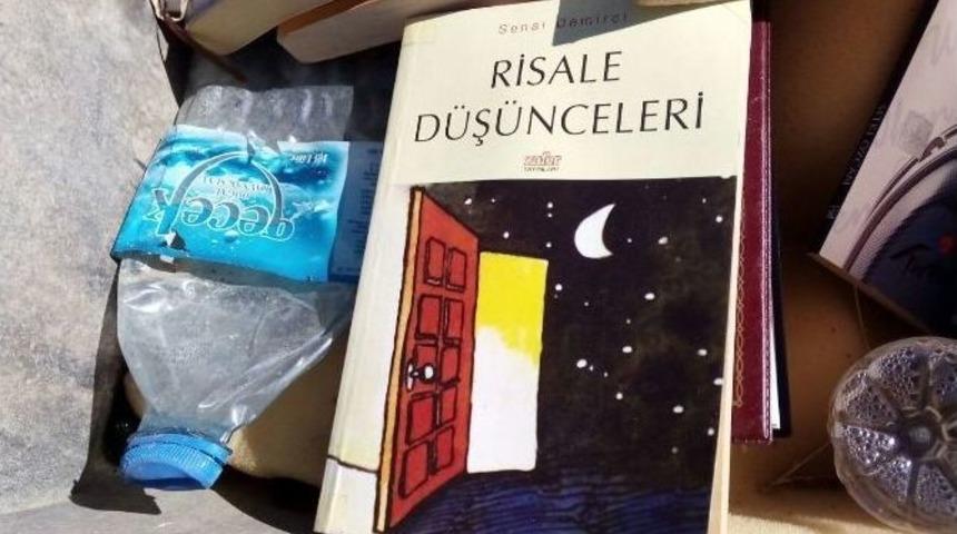 Fet&ouml;&rsquo;n&uuml;n Kitapları &Ccedil;&ouml;pten &Ccedil;ıktı